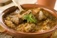 Ragoût de porc au chou et aux poireaux