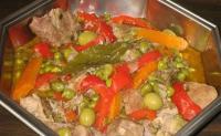 Ragoût de côtes de porc aux petits pois et jeunes carottes