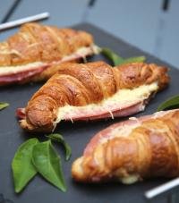 Croissant au jambon fromage