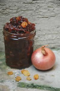 Confit d'oignons de Roscoff au vinaigre balsamique et aux raisins