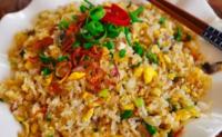 Riz au oeufs frits