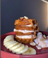 Pancakes à la compote de pommes et sirop dérable
