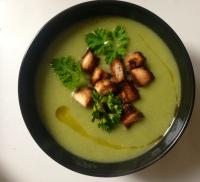 Soupe de fanes de chou-fleur