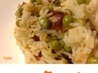 Riz pilaf petits pois et chipolatas