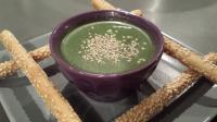 Velouté d'épinards au lait de coco, sésame et gingembre