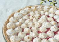 Tarte aux framboises et fruits rouges macaronnée