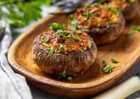 Champignons farcis et gratinés au four