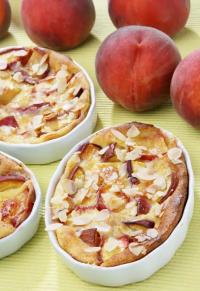 Clafoutis fondants aux pêches et à la cannelle