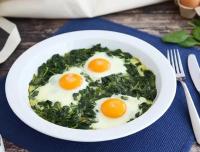 Épinards à la crème et oeufs
