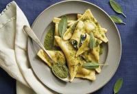 Ravioli épinards et ricotta, coulis d’épinard et huile de sauge