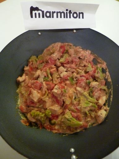 Wok tomaté aux dés de poulet