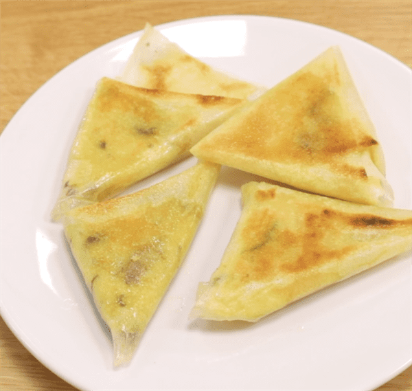 Samossas d’orties, chèvre et noisettes