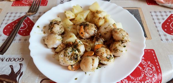 Saint-Jacques sautées à l'ail