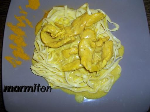 Poulet safrané et tagliatelles fraîches