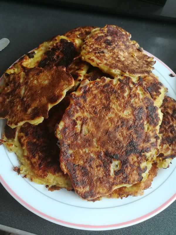 Galettes de pomme de terre jambon, mozzarella et oignons