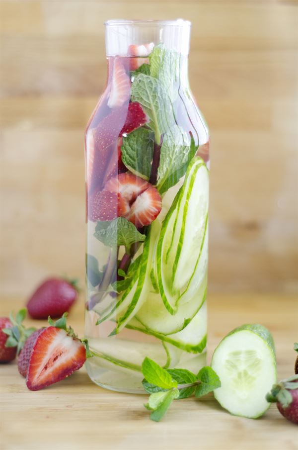 Detox Water fraise concombre