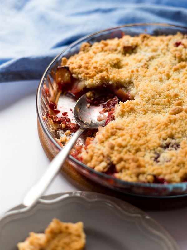 Crumble pommes et fruits rouges vegan