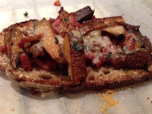 Tartines d'automne, cèpes et parmesan
