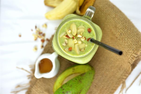Milk-shake d'avocat aux fruits secs