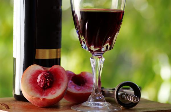 Vin de feuilles de pêcher ou de cerisier