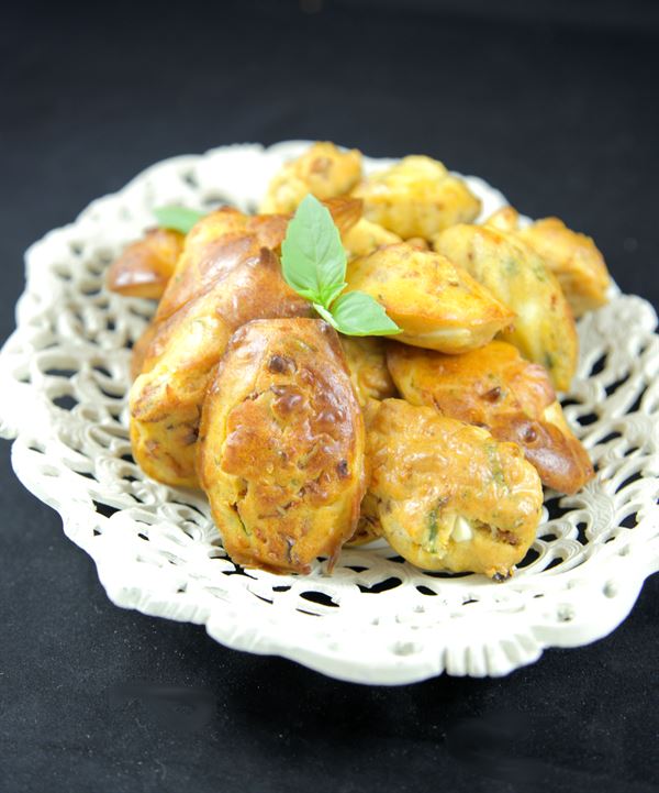 Madeleines salées aux Tomates séchées, feta et basilic (5ème Rencontre Marmiton)