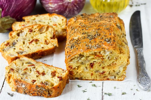 recette Cake salé aux tomates séchées, chèvre et graines