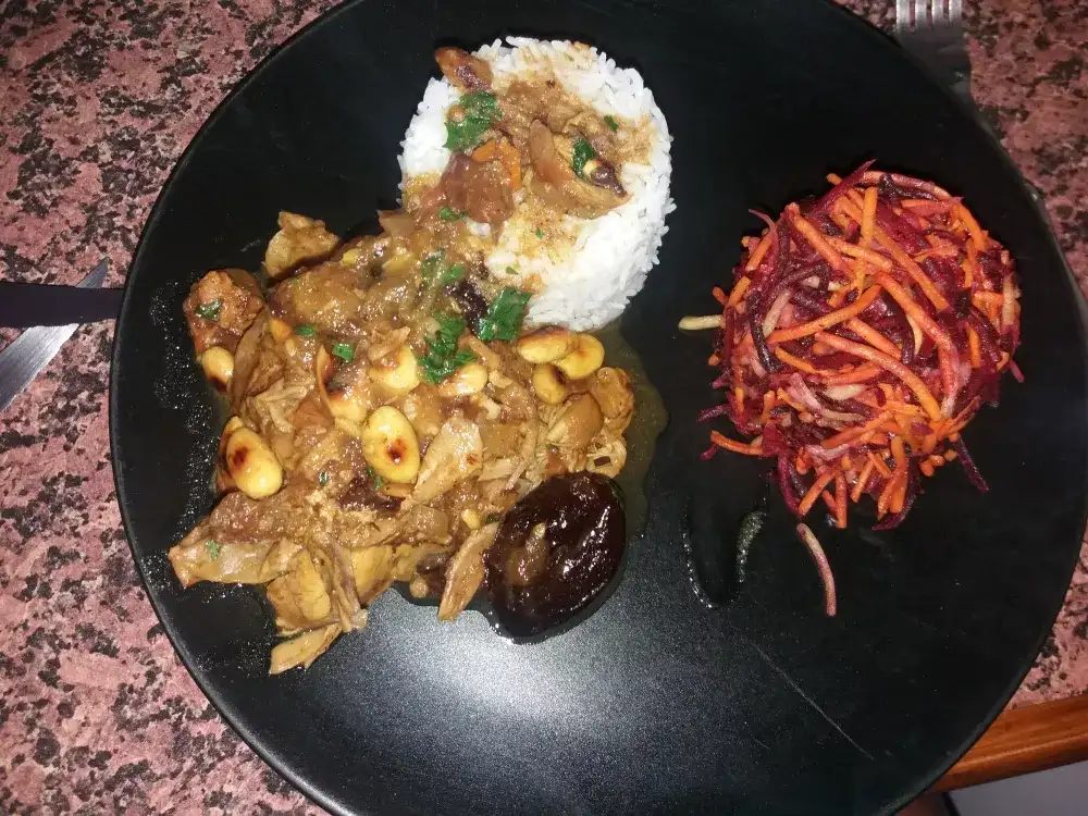 Tajine de poulet aux citrons confits et pruneaux