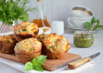 Muffins apéritifs au saumon, pesto et trois fromages