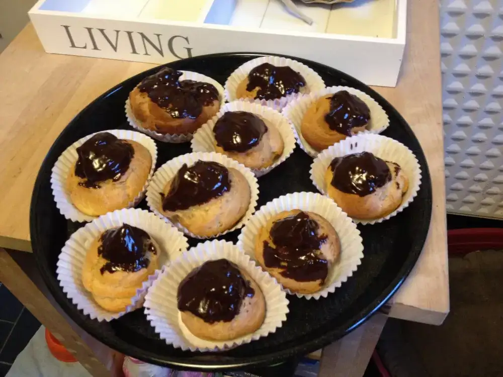 Eclairs ronds ou demi-religieuses au chocolat