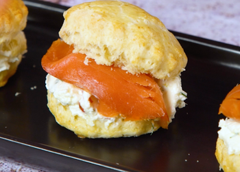 Mini scones au saumon fumé