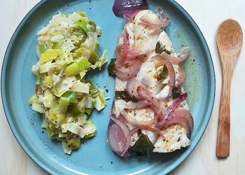 Fondue de poireaux et dos de lieu noir en papillote