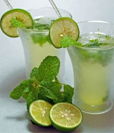 Recette de Jus de citron à la menthe fraîche