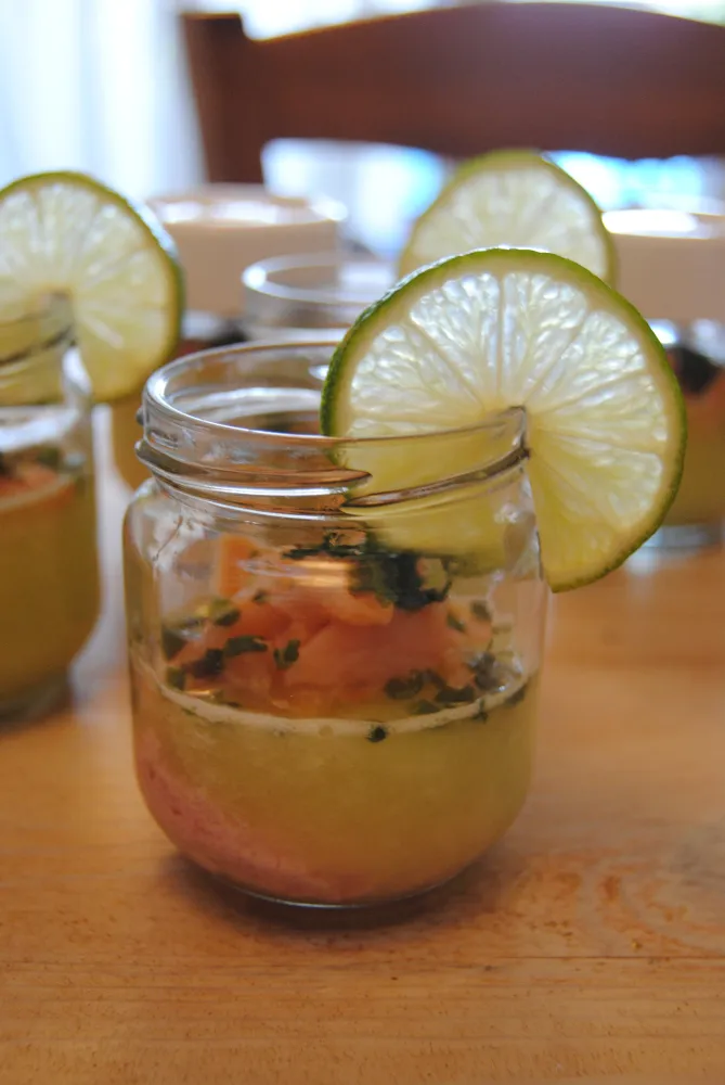 Verrine de concombre au saumon et au tarama