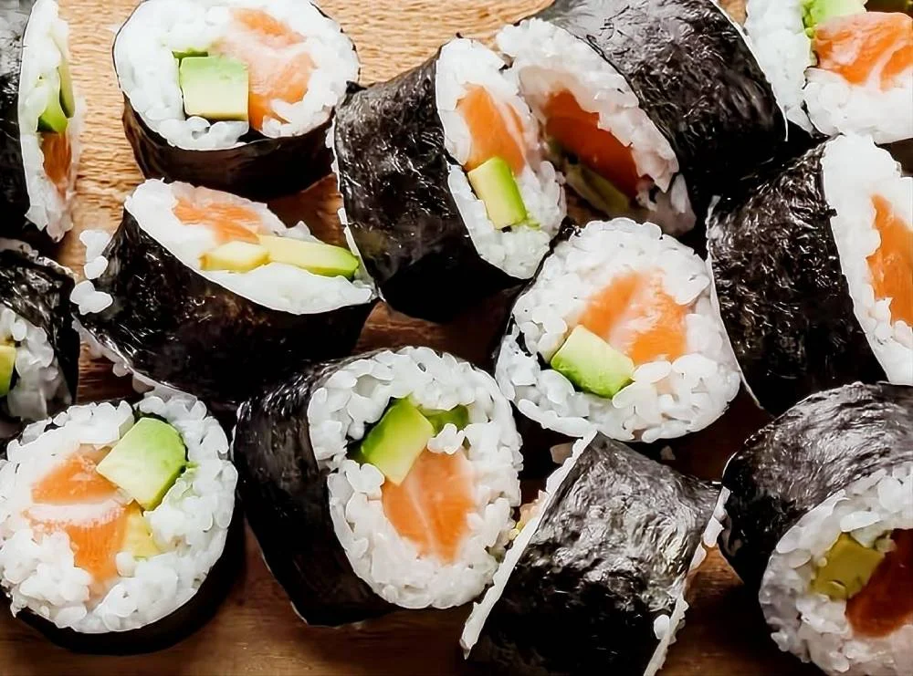 Makis printemps au saumon avocat