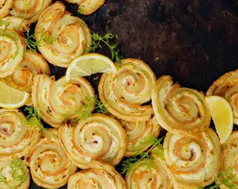 Rouleau feuilleté au saumon