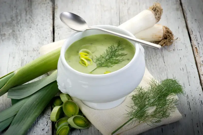 Velouté de poireaux, lardons et pommes de terre