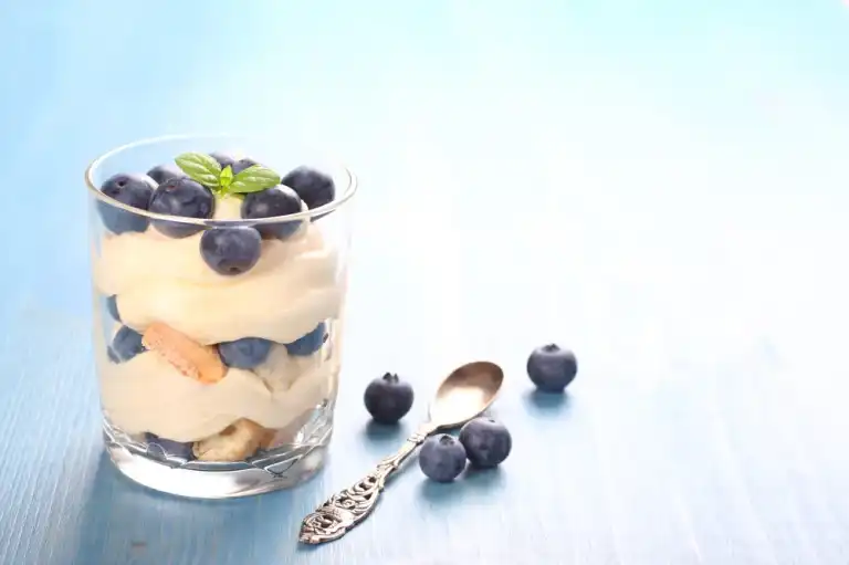 Tiramisu léger à la myrtille