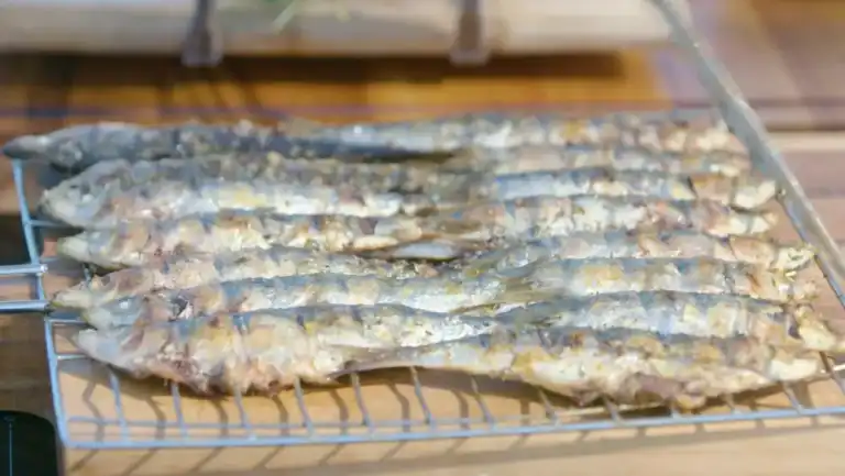 Sardines grillées, en noir et blanc par Laurent Mariotte