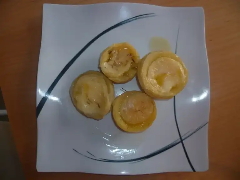 Canapés de fonds d'artichauts et chèvre