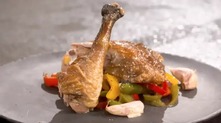 Pintade et poivrons tout au four par Laurent Mariotte