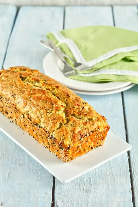 Cake salé chèvre pesto