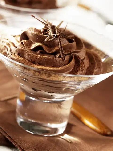 Mousse au chocolat noir et la menthe rapide