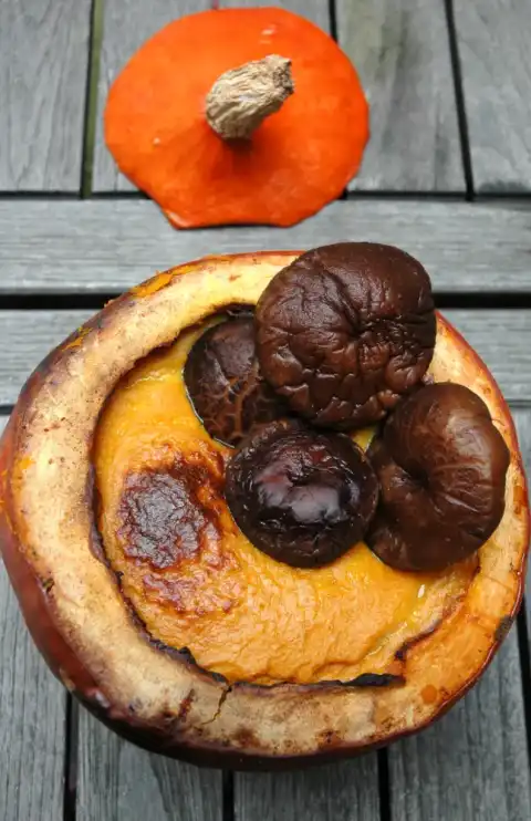 Soupe de potiron aux champignons noirs