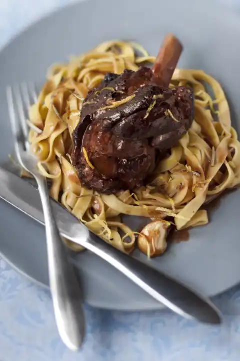 Souris d'agneau confite en daube douce
