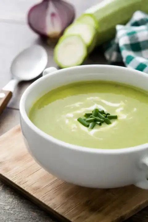 Soupe de courgettes diététique