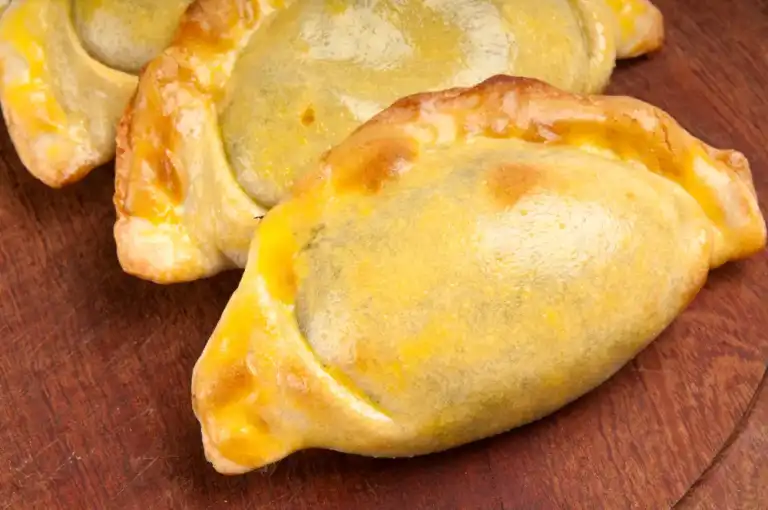 Chaussons à la brousse aux Pousses d'Epinard et au Basilic