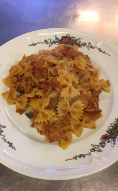 Pâtes sauce tomate-roquefort-lardons