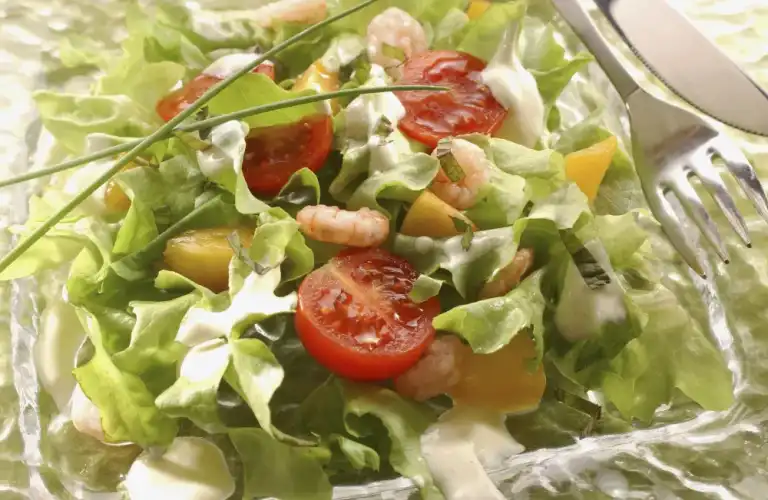 Salade de crevettes aux pêches (recette légère)