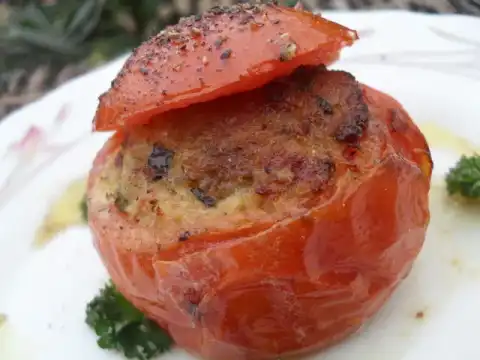 Tomates farcies au riz et au thon