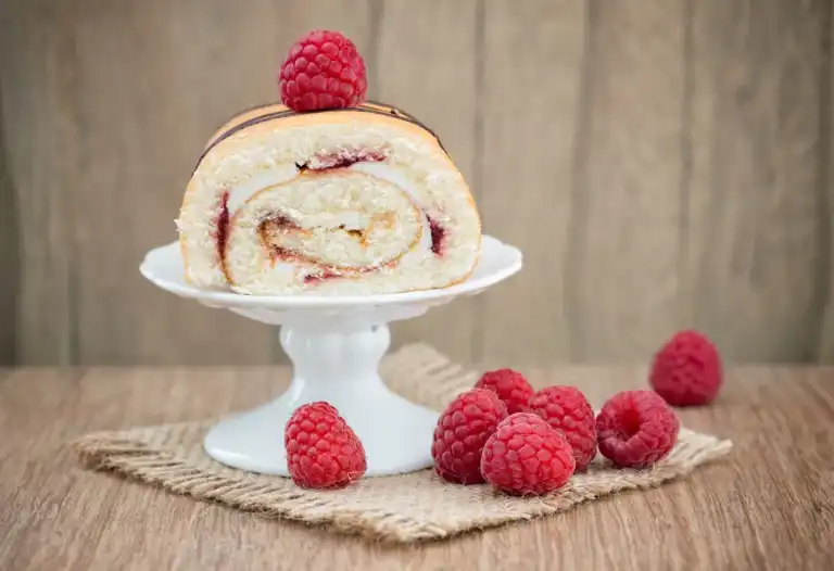 Gâteau roulé à la framboise